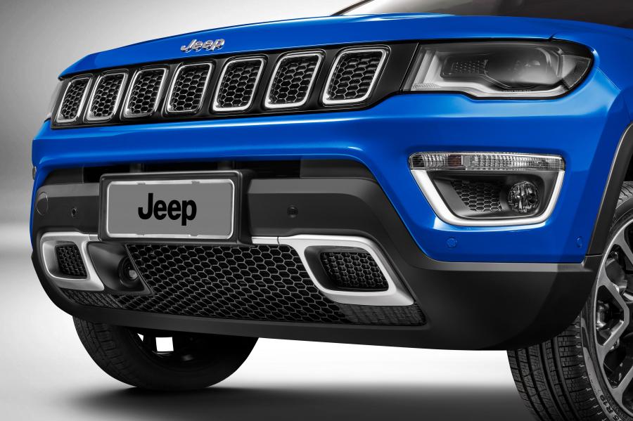 Детали экстерьера Jeep Compass Limited 4x4 2017 года  (LA) (фото 5 из 18)